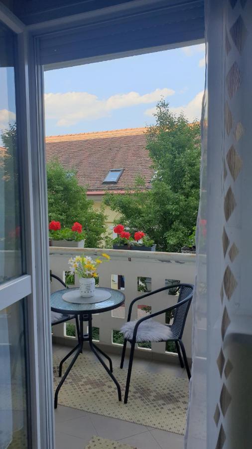 Anna Gyoengye Apartman Дебрецен Экстерьер фото